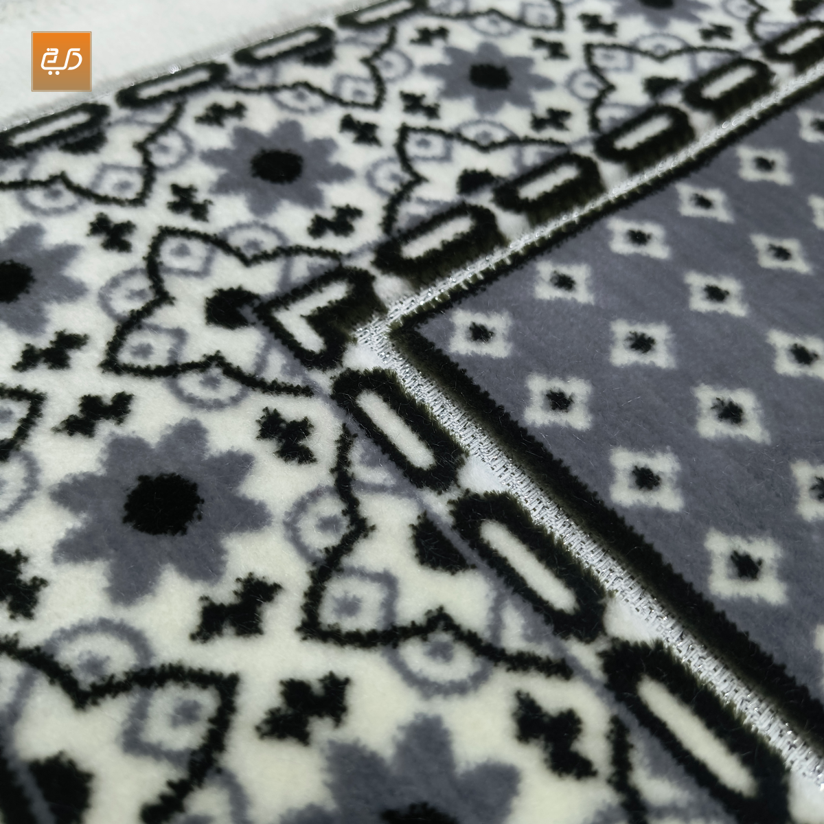 Grey Scallop Mehrab Soft Velvet Janamaz
